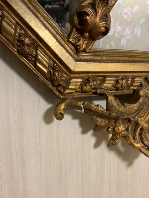 A MID VICTORIAN GILT FRAMED CUSHION MIRROR - ADDITIONAL PHOTO 6