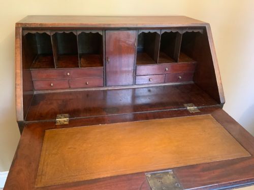 26 WIDE GEORGIAN MAHOGANY BUREAU - ADDITIONAL PHOTO 5