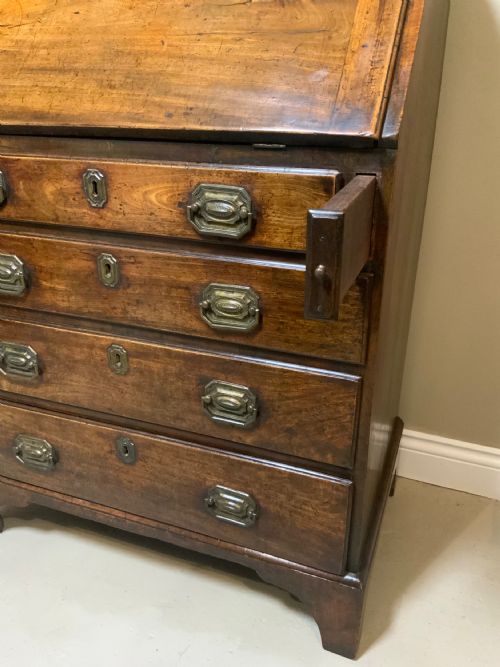 26 WIDE GEORGIAN MAHOGANY BUREAU - ADDITIONAL PHOTO 14