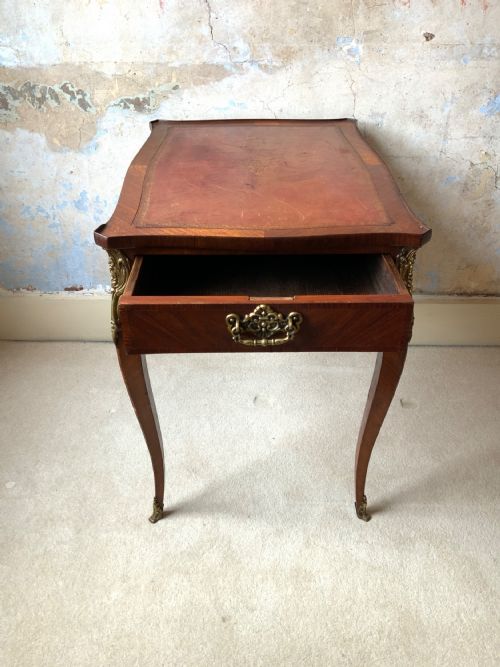 A 19TH CENTURY LEATHER TOPPED WRITING TABLE - ADDITIONAL PHOTO 3