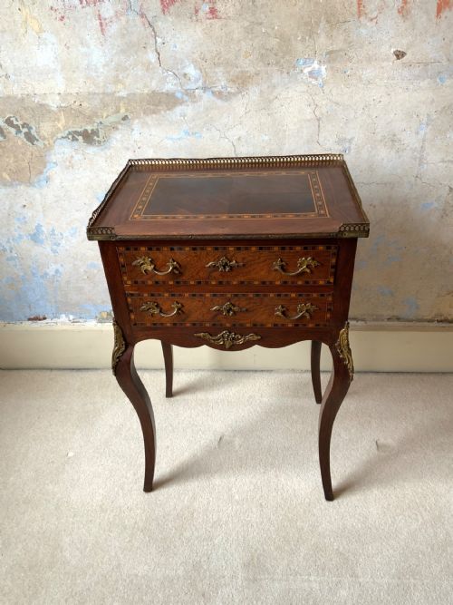 A ROSEWOOD SIDE TABLE - ADDITIONAL PHOTO 1