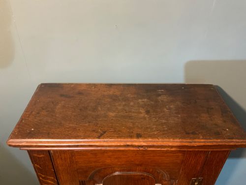 A TALL SLIM SINGLE DOOR OAK CABINET - ADDITIONAL PHOTO 3