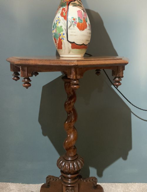 AN EARLY VICTORIAN OAK WINELAMP TABLE - ADDITIONAL PHOTO 3