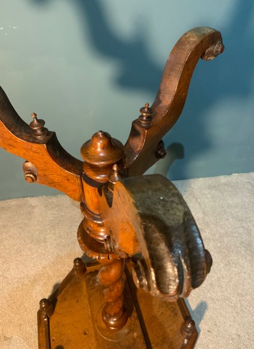AN EARLY VICTORIAN OAK WINELAMP TABLE - ADDITIONAL PHOTO 6