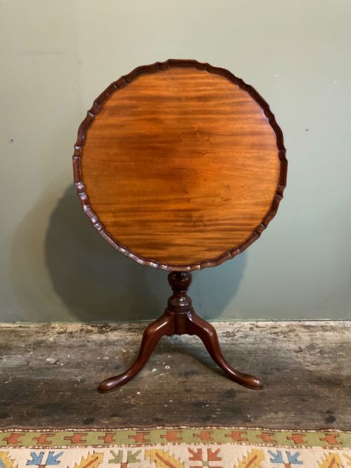 GEORGIAN MAHOGANY TRIPOD TABLE
