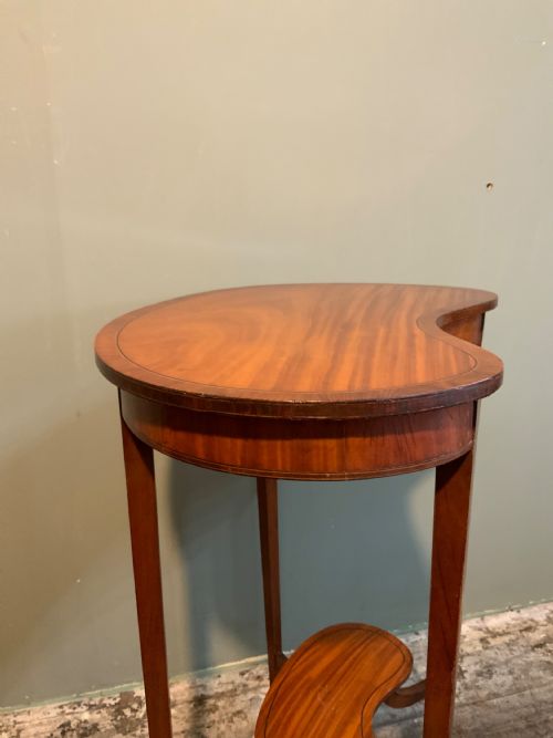 A SATINWOOD AND TULIPWOOD LAMP TABLE - ADDITIONAL PHOTO 1