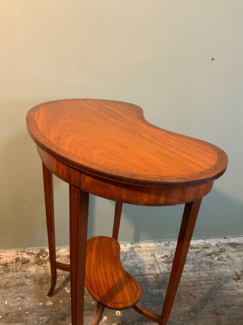 A SATINWOOD AND TULIPWOOD LAMP TABLE - ADDITIONAL PHOTO 4