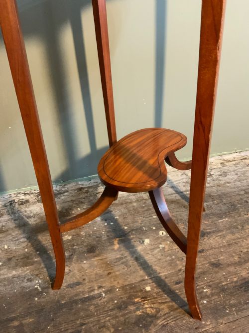 A SATINWOOD AND TULIPWOOD LAMP TABLE - ADDITIONAL PHOTO 6