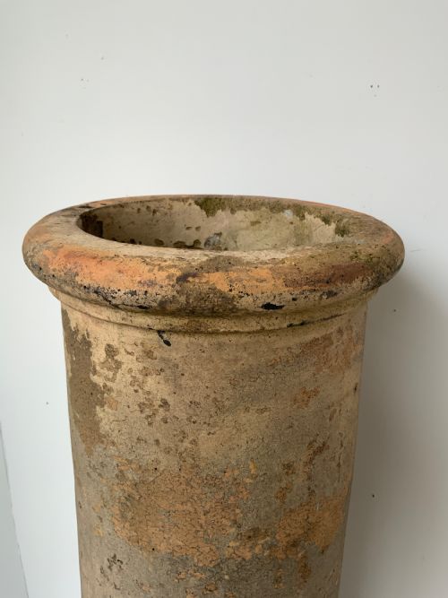 A VERY TALL LATE GEORGIAN BUFF CLAY CHIMNEY POT - ADDITIONAL PHOTO 3
