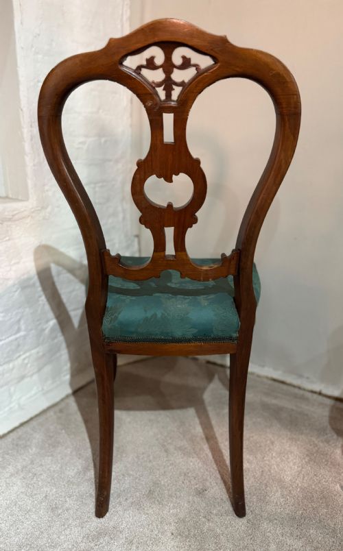 A SET SIX VICTORIAN WALNUT DINING CHAIRS - ADDITIONAL PHOTO 3