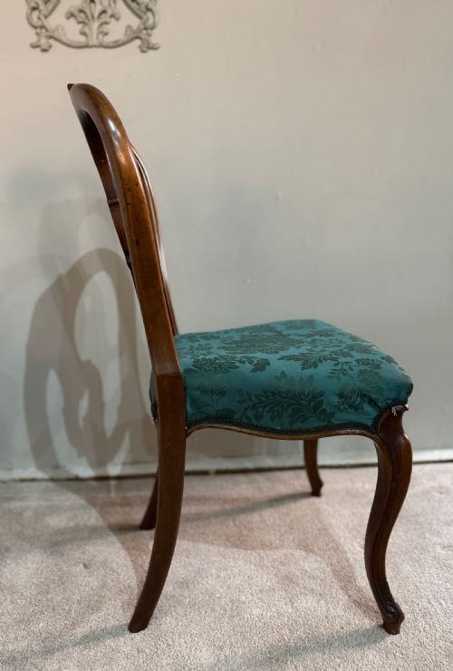 A SET SIX VICTORIAN WALNUT DINING CHAIRS - ADDITIONAL PHOTO 4