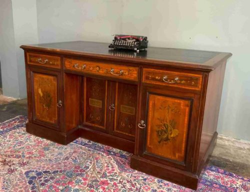 AN EDWARDIAN MAHOGANY DESK WITH PAINTED SWAGS AND MUSICAL TROPHIES - ADDITIONAL PHOTO 8