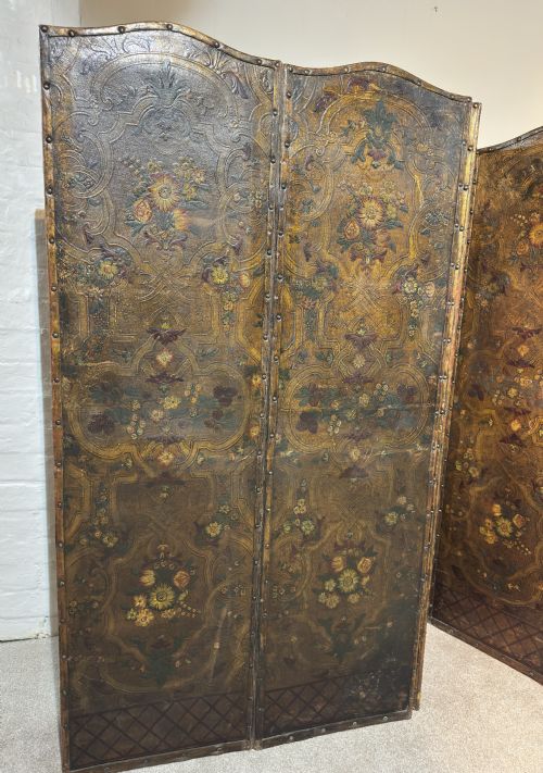 AN EMBOSSED PAINTED LEATHER SCREEN - ADDITIONAL PHOTO 2