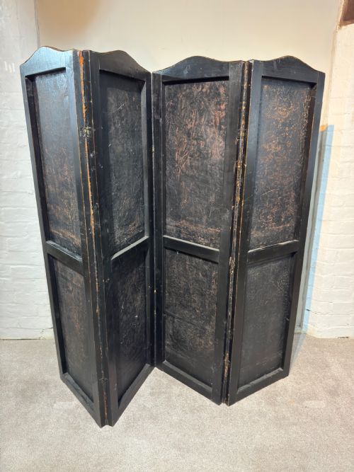 AN EMBOSSED PAINTED LEATHER SCREEN - ADDITIONAL PHOTO 6