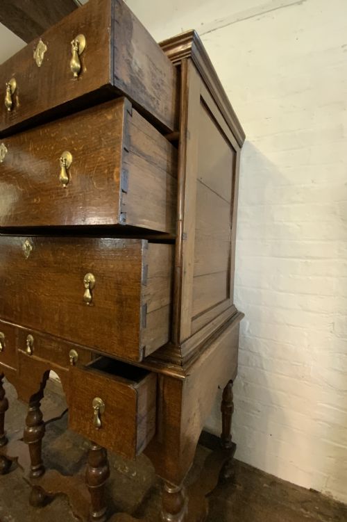 A QUEEN ANNE PERIOD OAK CHEST ON STAND - ADDITIONAL PHOTO 5