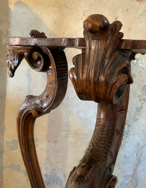 AN ITALIAN WALNUT OCCASIONAL TABLE - ADDITIONAL PHOTO 2