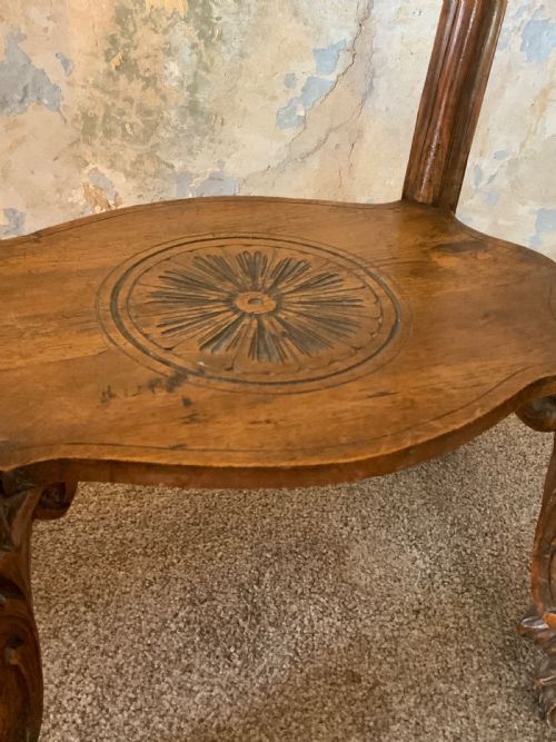 AN ITALIAN WALNUT OCCASIONAL TABLE - ADDITIONAL PHOTO 3