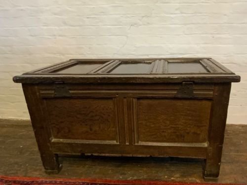 A SMALL JAMES I PERIOD OAK COFFER - ADDITIONAL PHOTO 7