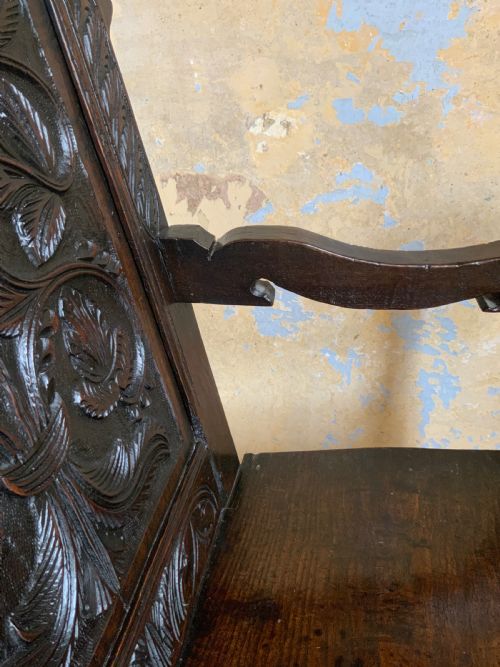 A 17TH CENTURY OAK WAINSCOT ARM CHAIR - ADDITIONAL PHOTO 4