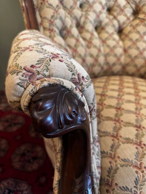 A VICTORIAN MAHOGANY FRAMED LIBRARY ARM CHAIR - ADDITIONAL PHOTO 3