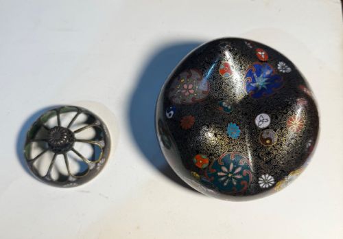 A JAPANESE CLOISONN CENSER - ADDITIONAL PHOTO 1