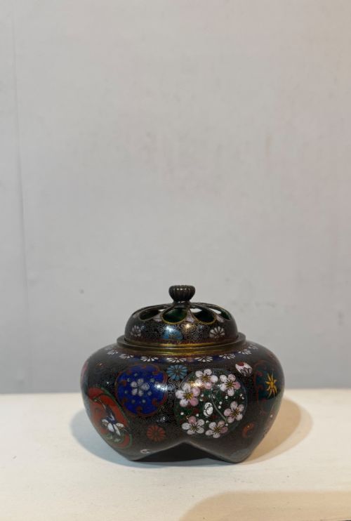 A JAPANESE CLOISONN CENSER - ADDITIONAL PHOTO 3