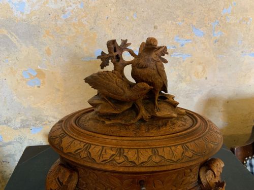 A CARVED BLACK FOREST CASKET - ADDITIONAL PHOTO 4