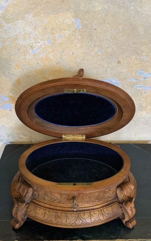 A CARVED BLACK FOREST CASKET - ADDITIONAL PHOTO 5