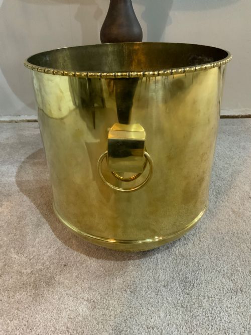 A LARGE PAIR OF POLISHED BRASS PLANTERS - ADDITIONAL PHOTO 4