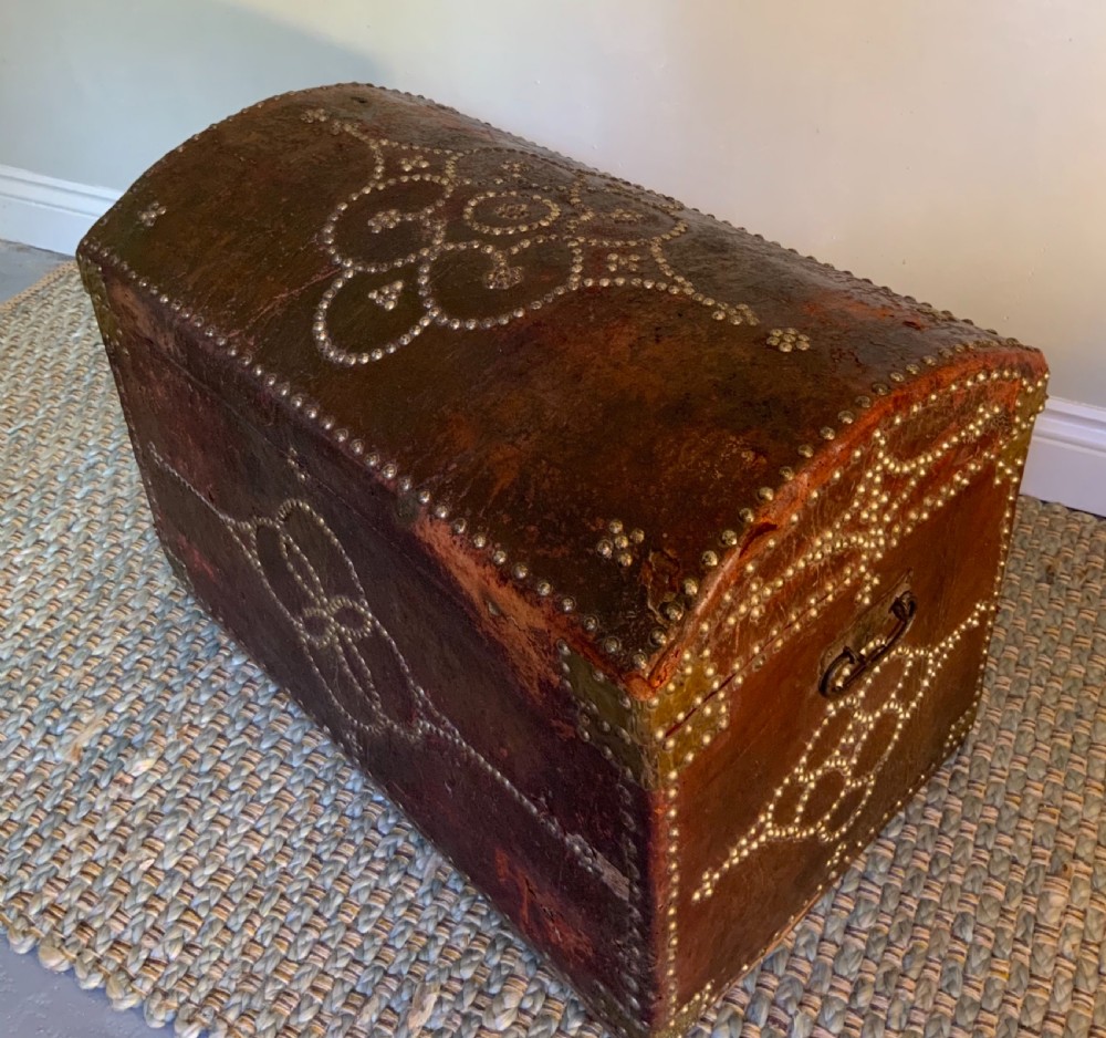 An 18th century red leather travelling trunk View VII