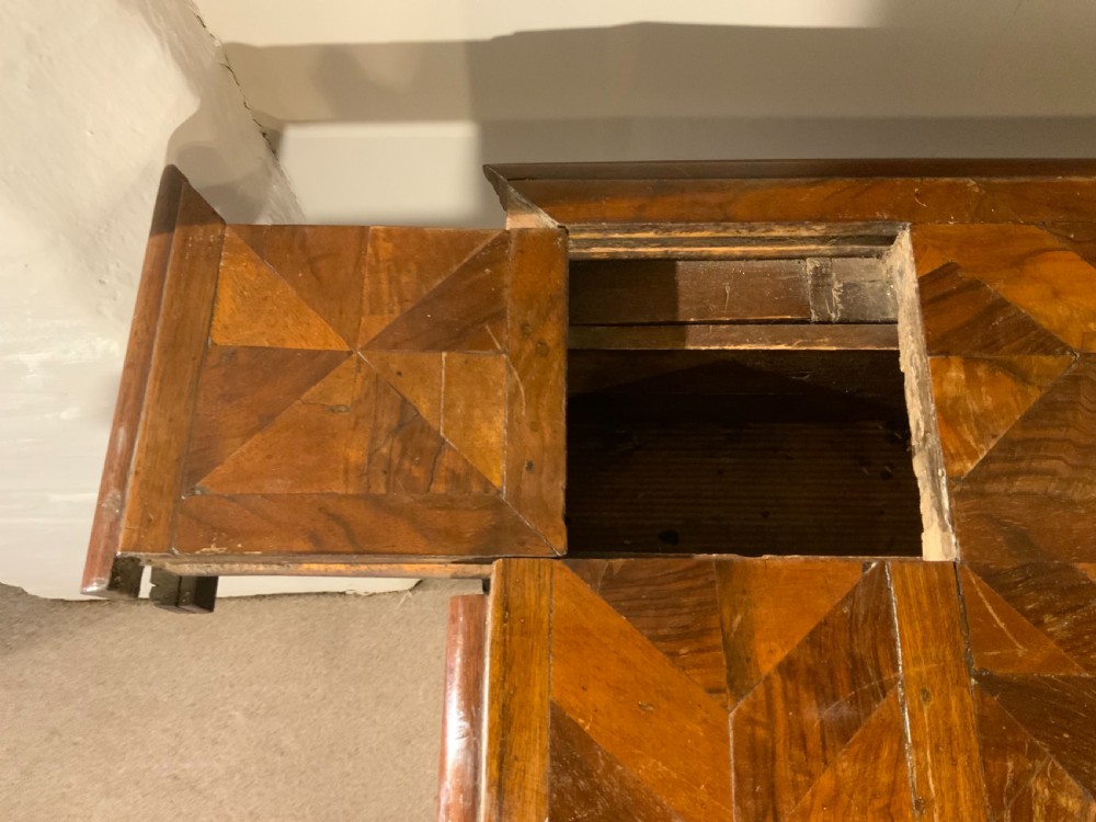 Walnut table View V