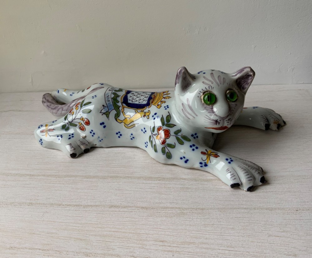 A pair of hand-painted tin-glazed ceramic cat wall pockets styled in recumbent poses with heraldic coat of arms motifs and green glass eyes. View XI