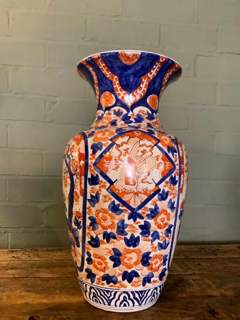 A garniture of 3 large Japanese Imari vases View III