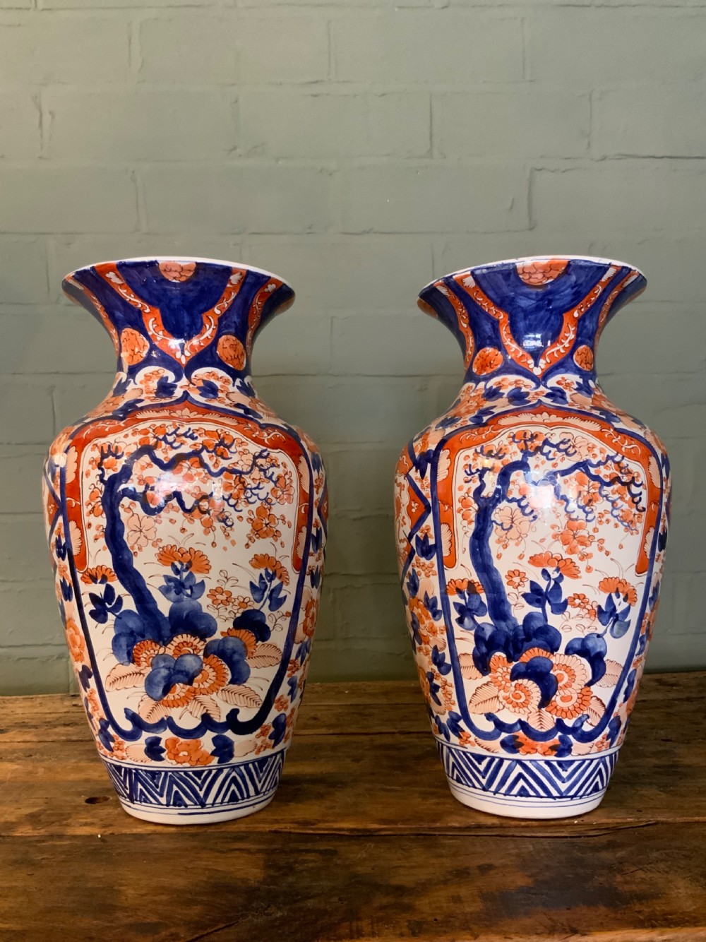 A garniture of 3 large Japanese Imari vases View IV