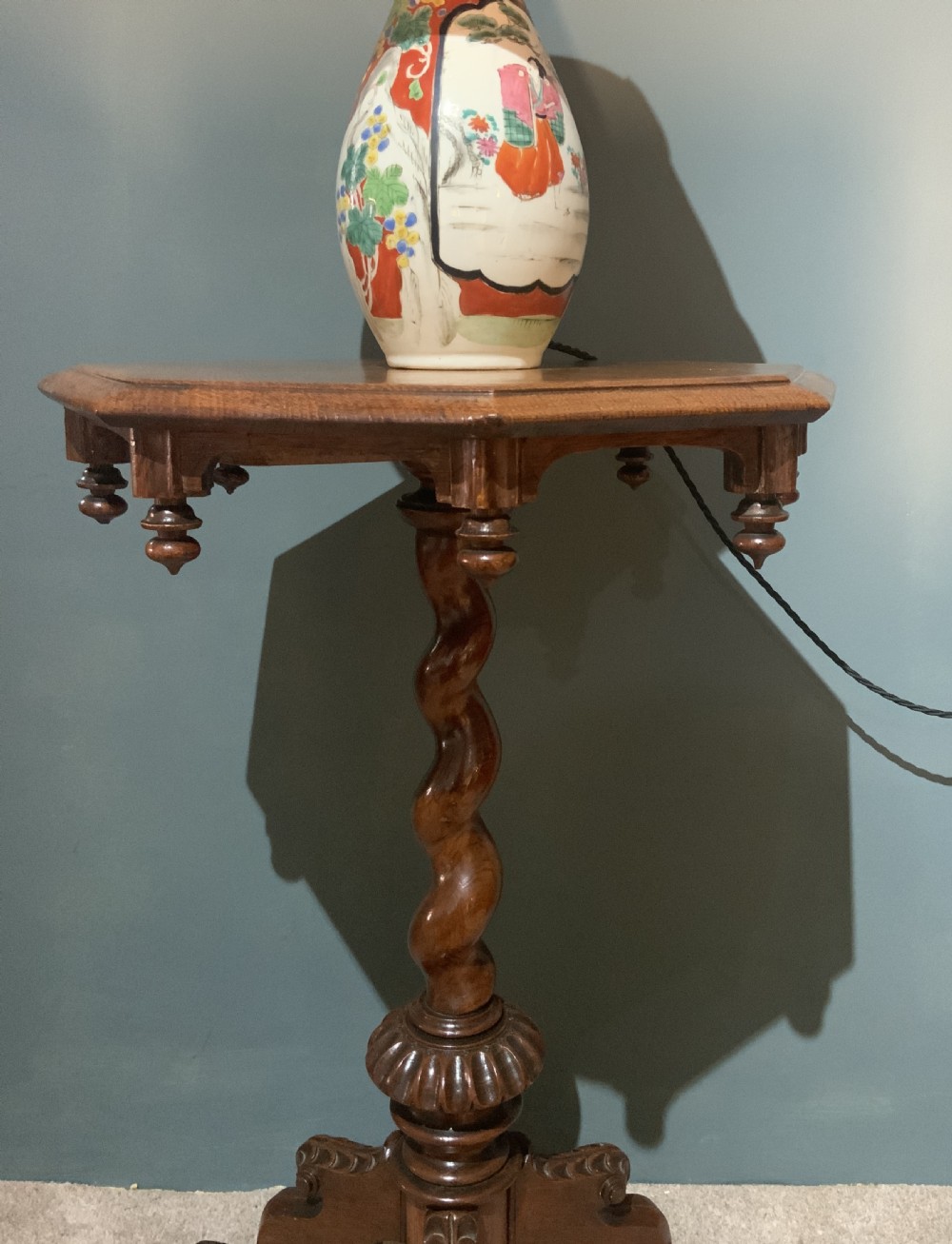 An early Victorian oak wine/lamp table View IV