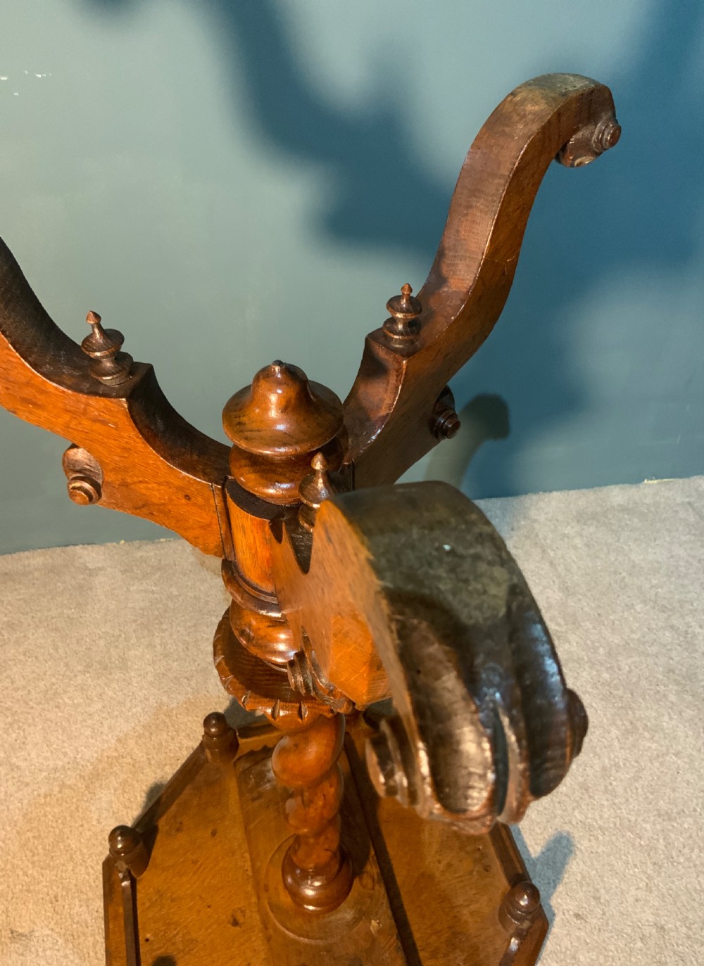 An early Victorian oak wine/lamp table View VII