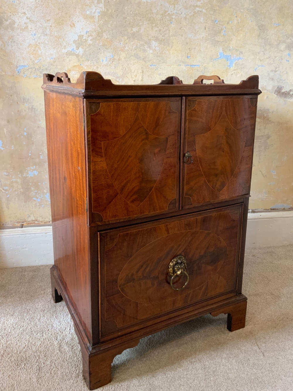 A Georgian mahogany tray top commode