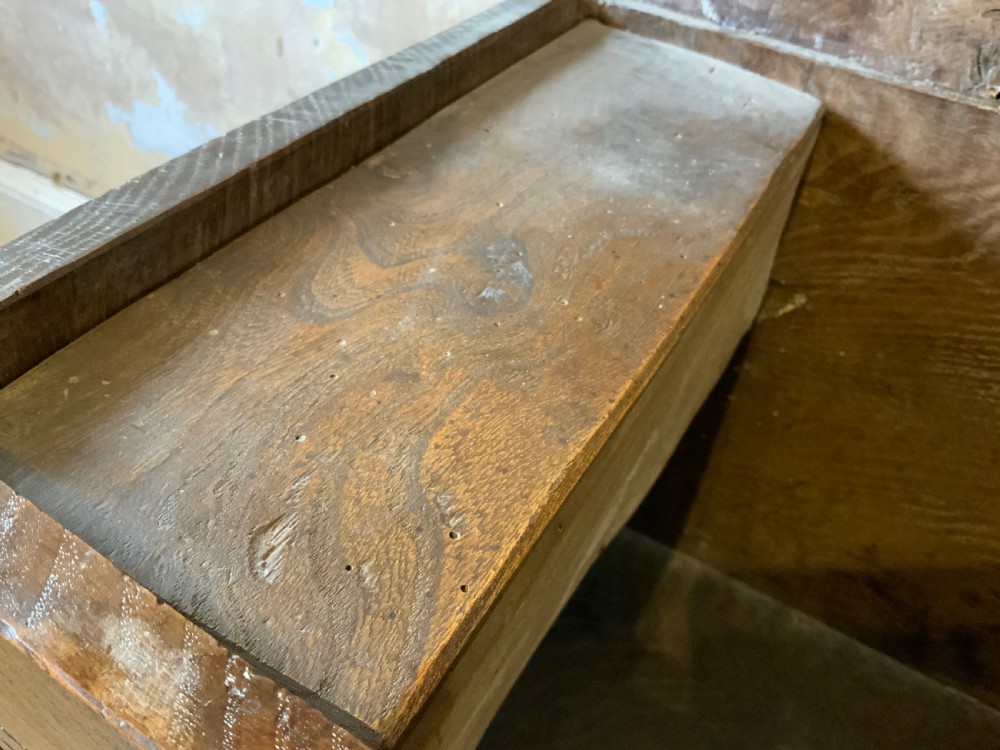 Late 17th century Six plank oak coffer View V