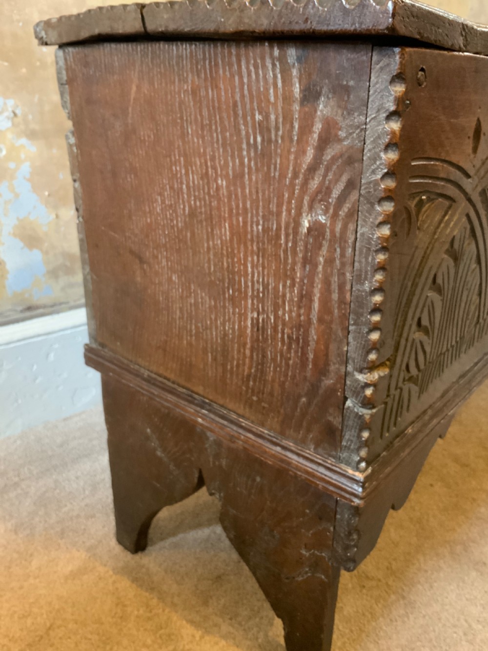 Late 17th century Six plank oak coffer View IX