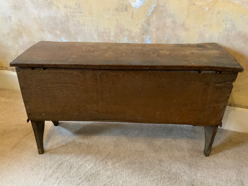 Late 17th century Six plank oak coffer View X