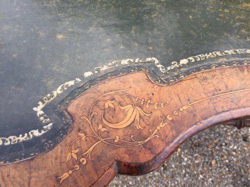 FINE 19TH CENTURY WALNUT AND MARQUETRY KIDNEY SHAPED DESK - ADDITIONAL PHOTO 4