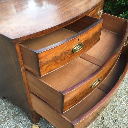 GEORGIAN MAHOGANY BOW FRONT CHEST OF DRAWERS - ADDITIONAL PHOTO 3