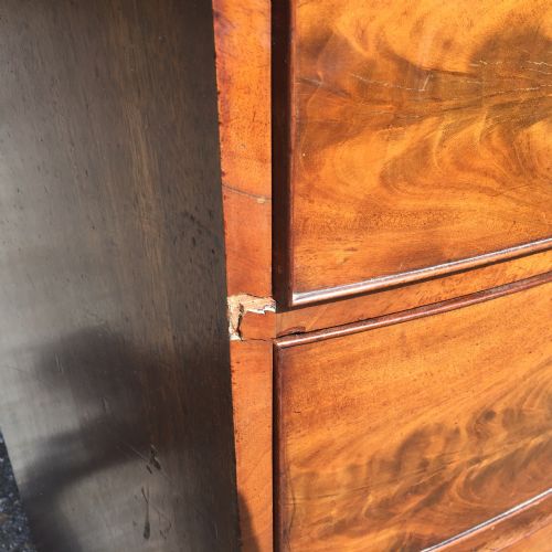 GEORGIAN MAHOGANY BOW FRONT CHEST OF DRAWERS - ADDITIONAL PHOTO 4
