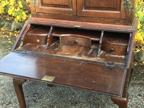 EARLY 18TH CENTURY OAK BUREAU CABINETBOOKCASE - ADDITIONAL PHOTO 2