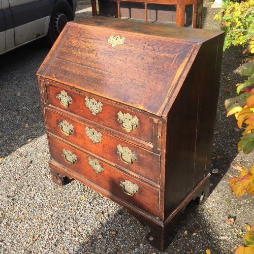 SMALL 18TH CENTURY OAK BUREAU - ADDITIONAL PHOTO 1