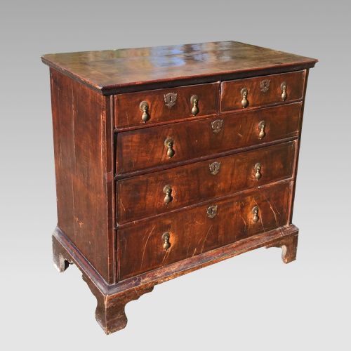 early 18th century walnut and oak chest of drawers for restoration - CATEGORY: ANTIQUE CHEST OF DRAWERS - DATED 18TH CENTURY