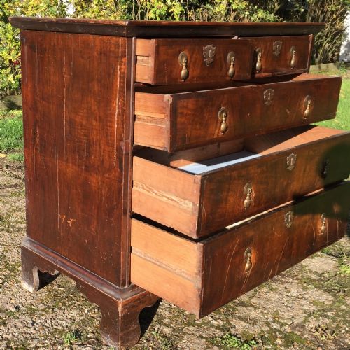 EARLY 18TH CENTURY WALNUT AND OAK CHEST OF DRAWERS FOR RESTORATION - ADDITIONAL PHOTO 7