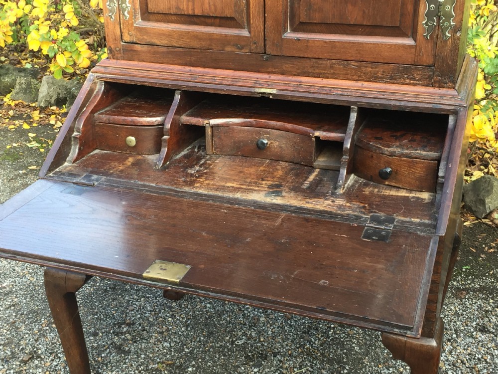 Early 18th Century oak bureau cabinet/bookcase  View III