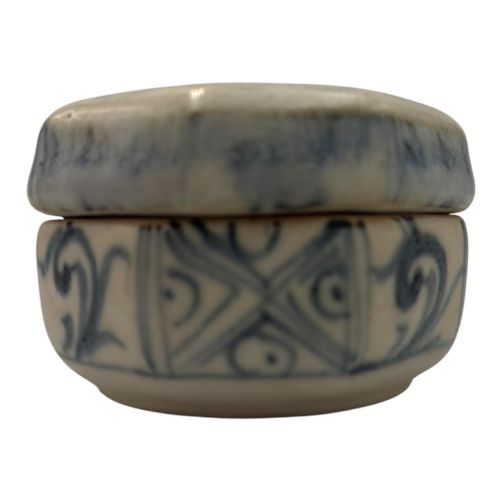 Early Vietnamese Blue & White Octagonal Covered Box, Lê Dynasty, Probably 15th–16th Century