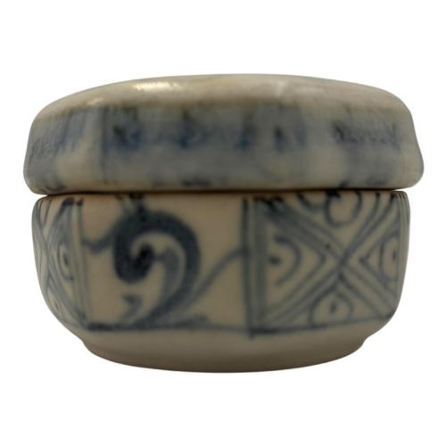 fig 1. Small octagonal ceramic covered box featuring off-white glaze and hand-painted blue cobalt scroll motifs.